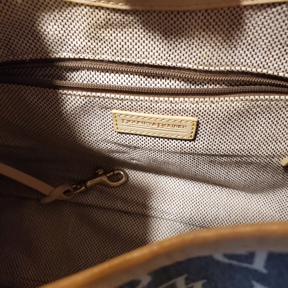 EUC!! Gorgeous Color Dooney!! - Picture 3 of 8